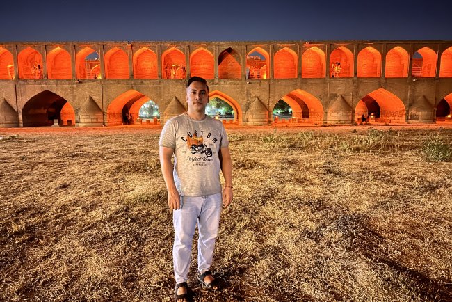 İsfahan’ın Kalbindeki Tarihi Köprü Si-o-Se Pol’un Büyüleyici Güzelliği